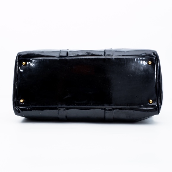 CHANEL VINTAGE BLACK PATENT CC DUFFLE BOSTON BAG (1996) - Picture 7 of 9